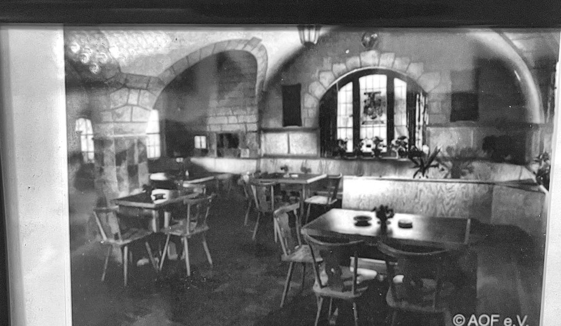 Innenraum der Pizzeria im historischen Gewölbe, ab 1978